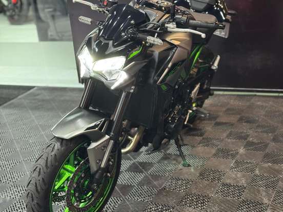 KAWASAKI-Z900-2023