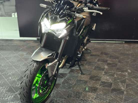 KAWASAKI-Z900-2023