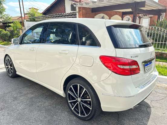 MERCEDES-BENZ-B 200-1.6 SPORT TURBO GASOLINA 4P AUTOMÁTICO MERCEDES-BENZ-B 200-2014