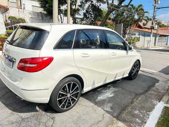 MERCEDES-BENZ-B 200-1.6 SPORT TURBO GASOLINA 4P AUTOMÁTICO MERCEDES-BENZ-B 200-2014