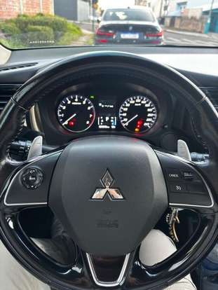 MITSUBISHI-OUTLANDER-2016
