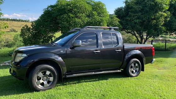 NISSAN FRONTIER 2.5 LE ATTACK 4X4 CD TURBO ELETRONIC DIESEL 4P AUTOMÁTICO