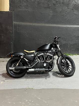 HARLEY-DAVIDSON SPORTSTER IRON 883 