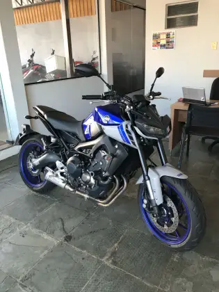 YAMAHA MT-09 