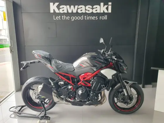 KAWASAKI Z900 KAWASAKI Z900