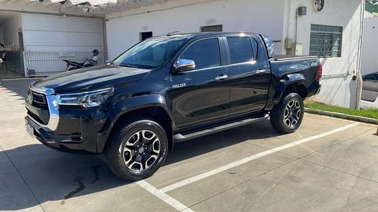 TOYOTA-HILUX-2.8 D-4D TURBO DIESEL CD SRX PLUS 4X4 AUTOMÁTICO TOYOTA-HILUX-2024