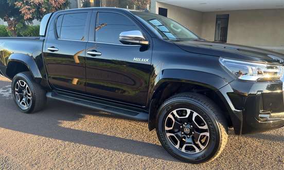 TOYOTA-HILUX-2.8 D-4D TURBO DIESEL CD SRX PLUS 4X4 AUTOMÁTICO TOYOTA-HILUX-2024
