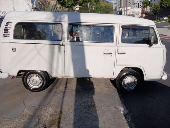 VOLKSWAGEN-KOMBI-2010