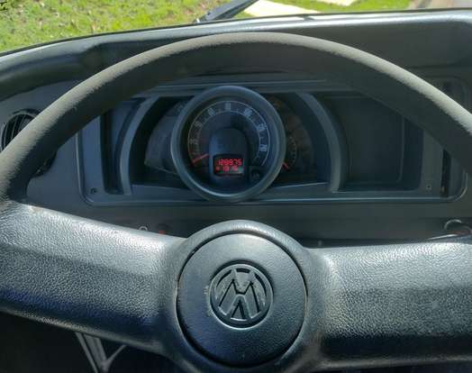 VOLKSWAGEN-KOMBI-2011