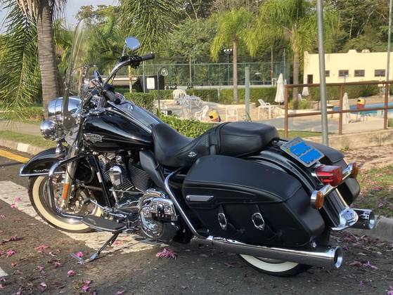 HARLEY-DAVIDSON ROAD KING CLASSIC 