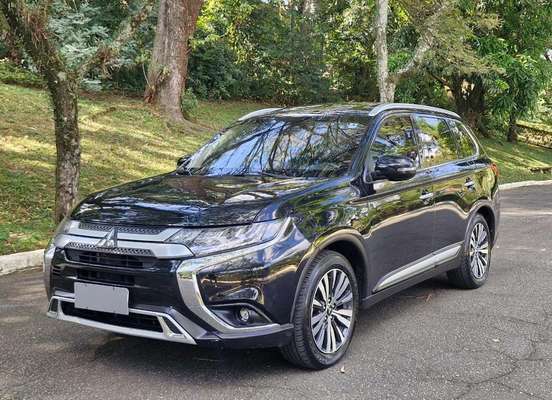 MITSUBISHI-OUTLANDER-2020