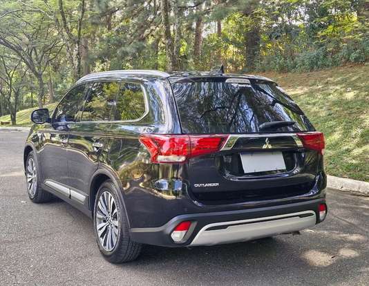 MITSUBISHI-OUTLANDER-2020