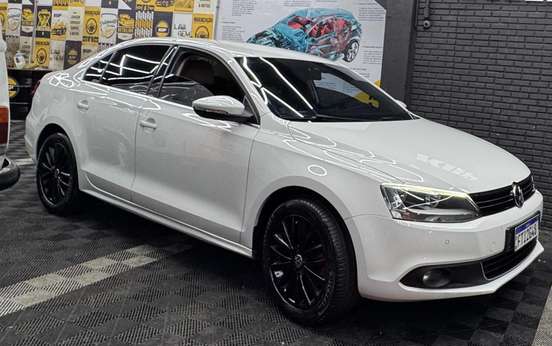 VOLKSWAGEN-JETTA-2014
