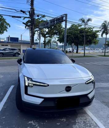 VOLVO-EX30-2024