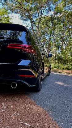 VOLKSWAGEN-GOLF-2018