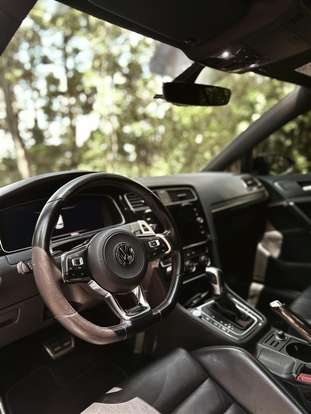 VOLKSWAGEN-GOLF-2018
