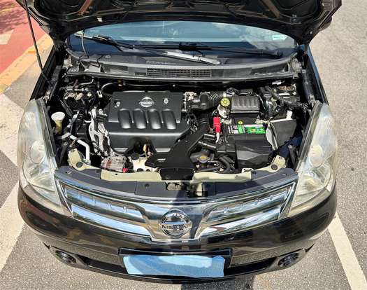 NISSAN-LIVINA-2012