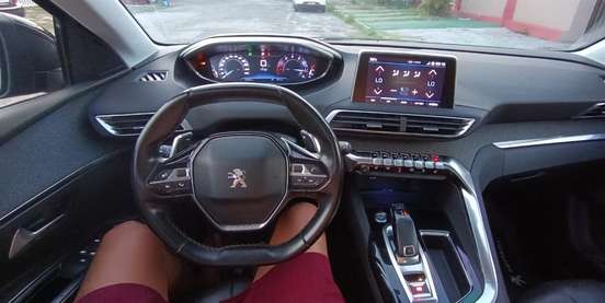 PEUGEOT-3008-2017