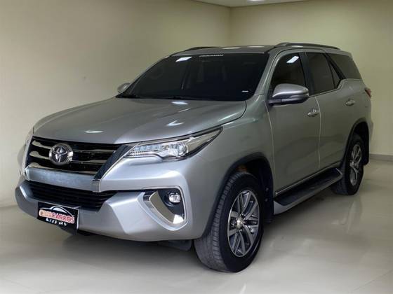 TOYOTA HILUX SW4 2.8 SRX 4X4 16V TURBO INTERCOOLER DIESEL 4P AUTOMÁTICO