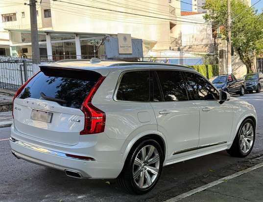 VOLVO-XC90-2020