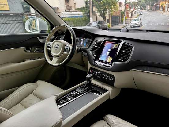 VOLVO-XC90-2020