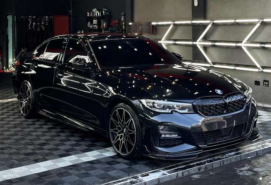 BMW-320i-2022