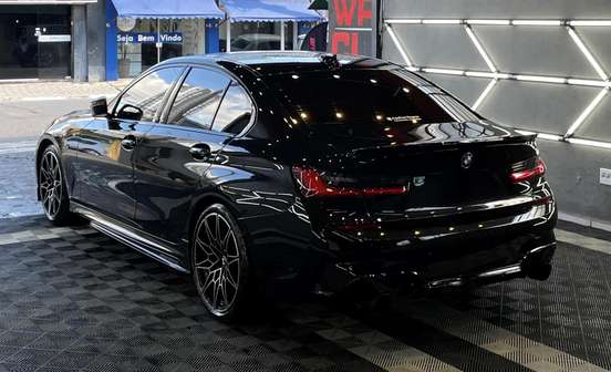 BMW-320i-2022