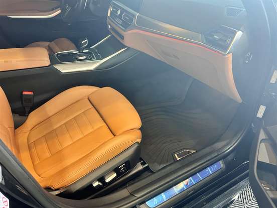 BMW-320i-2022