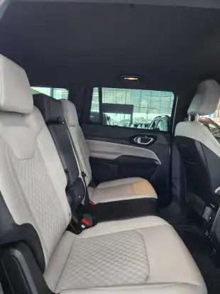 JEEP-COMMANDER-2022