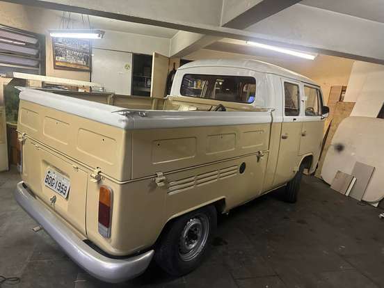 VOLKSWAGEN-KOMBI-1982