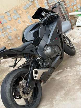 HONDA-CBR 1000RR FIREBLADE-2008