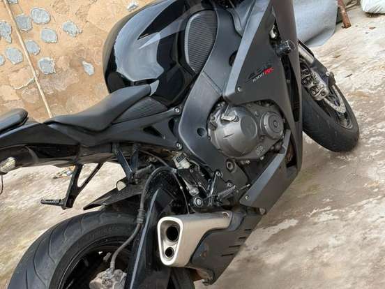 HONDA-CBR 1000RR FIREBLADE HONDA-CBR 1000RR FIREBLADE-2008