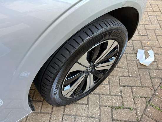 VOLVO-XC60-2023