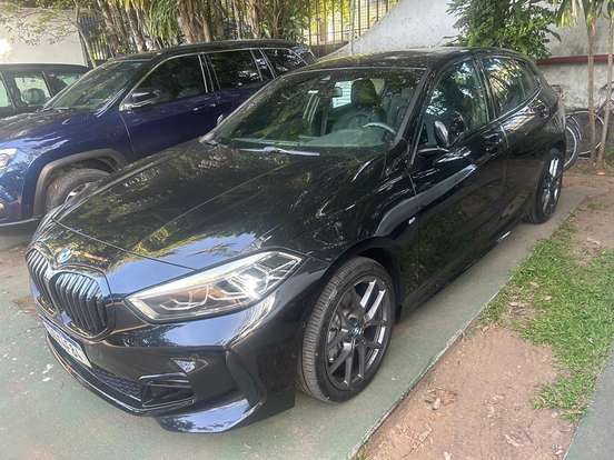 BMW-118i-2023