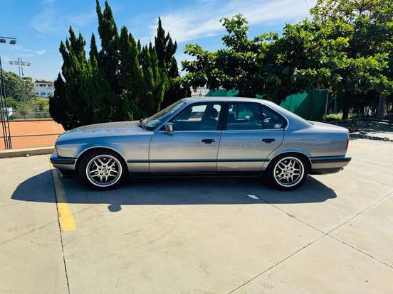 BMW-540i-4.0 SEDAN V8 32V GASOLINA 4P AUTOMÁTICO BMW-540i-1993