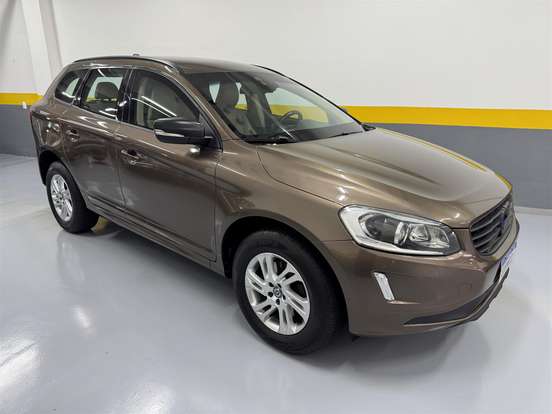 VOLVO-XC60-2015