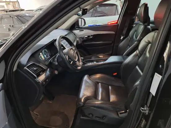 VOLVO-XC90-2016