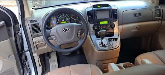 KIA-CARNIVAL-2007