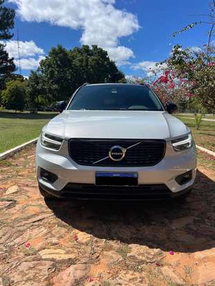VOLVO-XC40-2020
