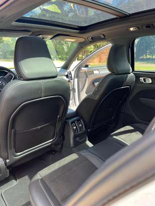 VOLVO-XC40-2020