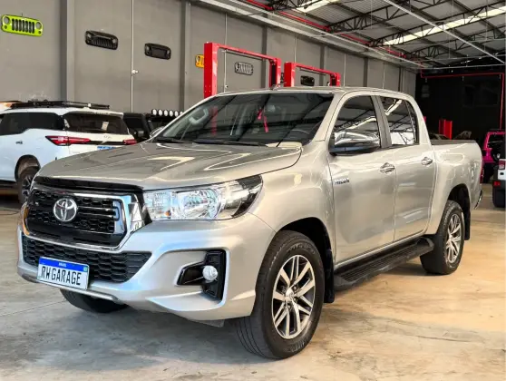 TOYOTA HILUX 2.8 SRV 4X4 CD 16V DIESEL 4P AUTOMÁTICO TOYOTA HILUX 2.8 SRV 4X4 CD 16V DIESEL 4P AUTOMÁTICO