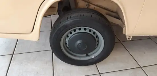 VOLKSWAGEN-KOMBI-1990