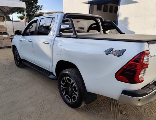 TOYOTA HILUX 2.8 D-4D TURBO DIESEL CD SRX 4X4 AUTOMÁTICO