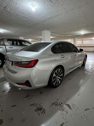 BMW-320i-2021