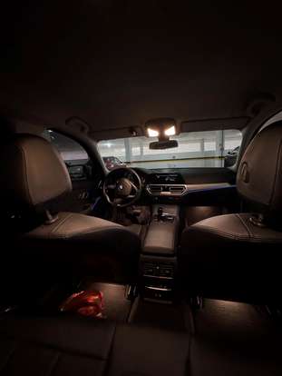 BMW-320i-2021