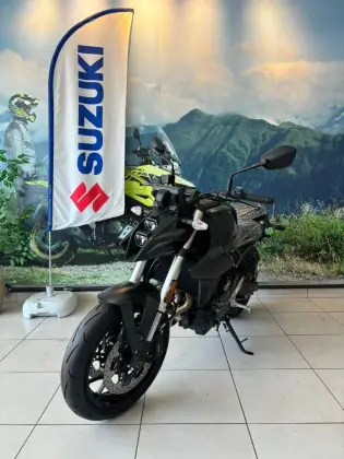 SUZUKI GSX-8S 
