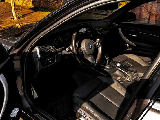 BMW-320i-2016