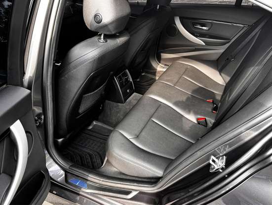 BMW-320i-2016