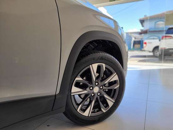 CHEVROLET-TRACKER-2023