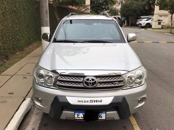 TOYOTA HILUX SW4 4.0 SRV 4X4 V6 24V GASOLINA 4P AUTOMÁTICO